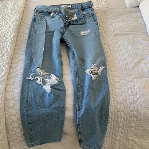 LEVIS RIPPED WEDGIE MEDIUM WASH SIZE 27